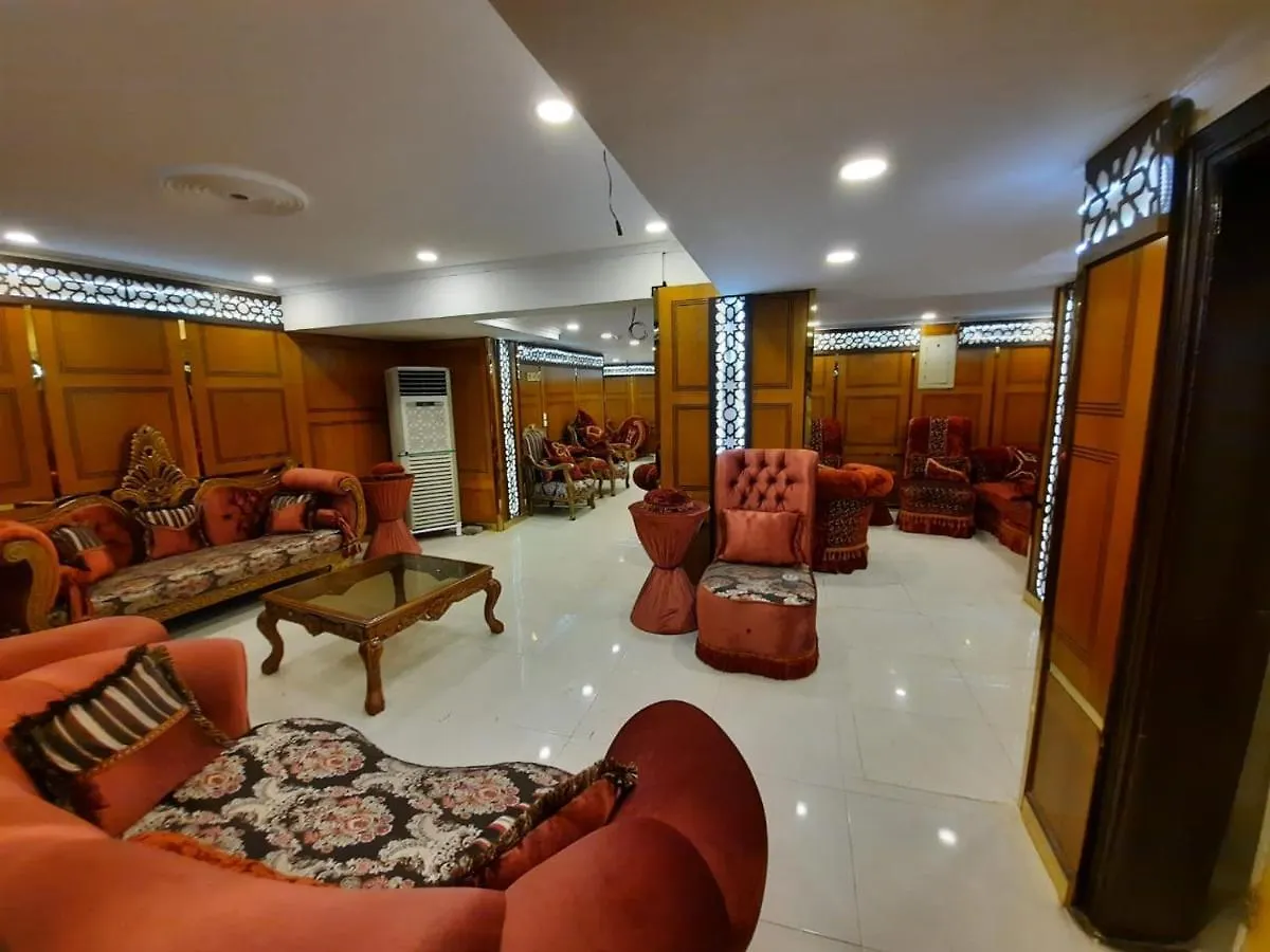 فندق بلورة المزن Hotell